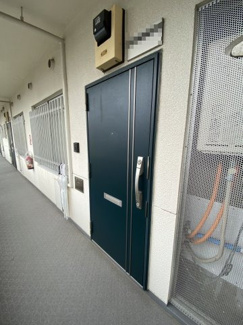 【その他共用部分】 | 玄関扉は大規模修繕で交換済みです。