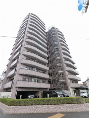 【外観】 | クレッセント大森Ⅳ | 北西角部屋・L字型バルコニーにつき採光・風通し良好です。
管理人は日勤勤務につき管理体制良好です♪
