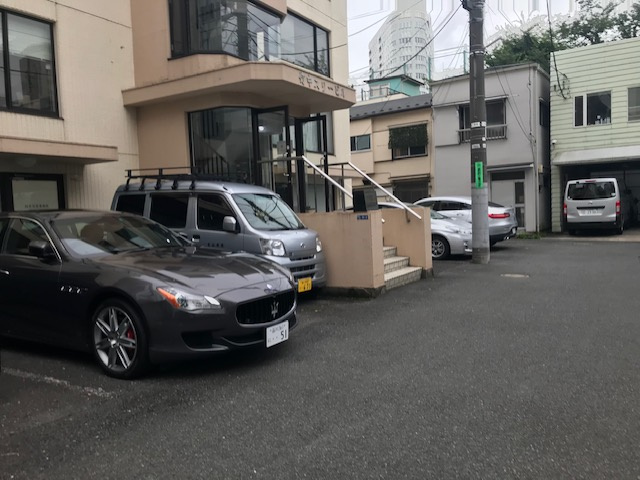 竹中スリービルの駐車場