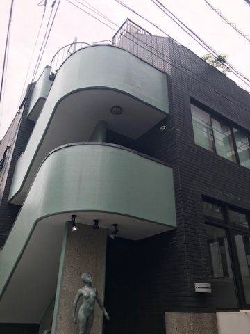 南青山安岡ビルの外観