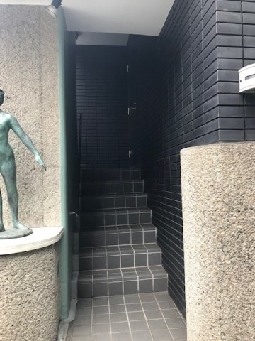 南青山安岡ビルのエントランス
