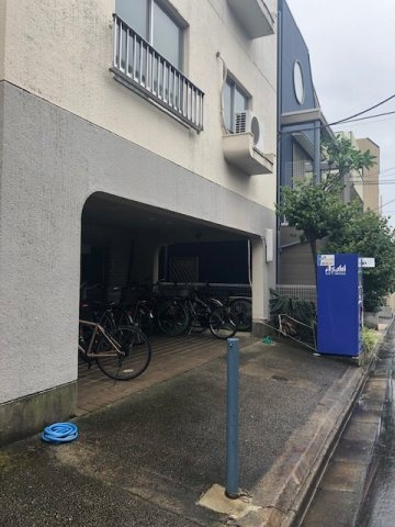 明治マンションのエントランス