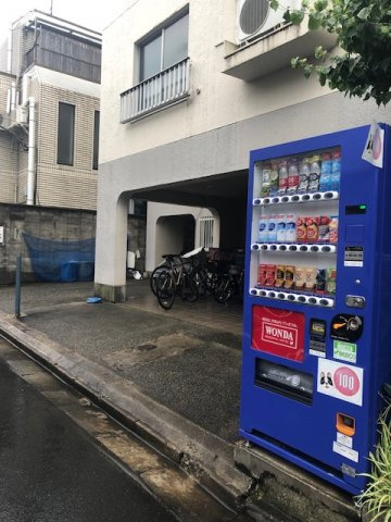 明治マンションのエントランス