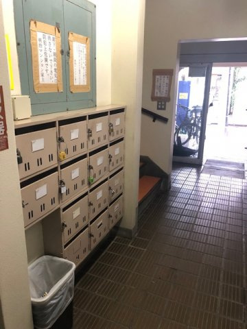 明治マンションのロビー