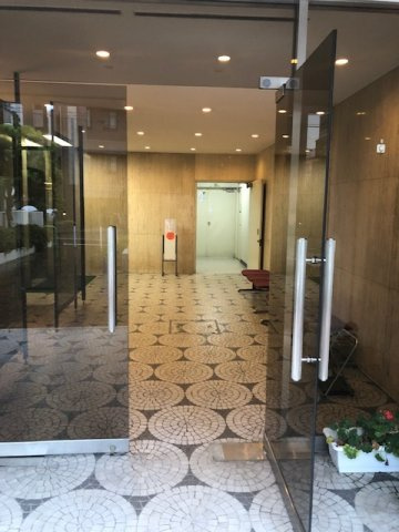 平田ビルのエントランス