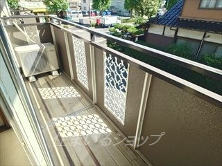 広島市安佐北区落合２丁目のアパートのバルコニー