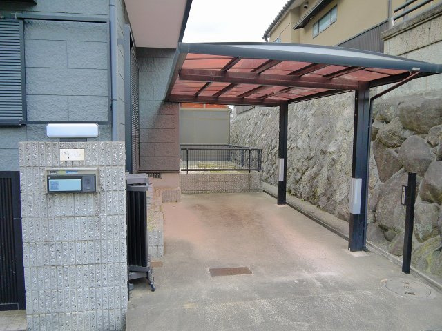 富雄元町4丁目戸建の駐車場|駐車場があります