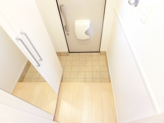 メゾングレイスの玄関