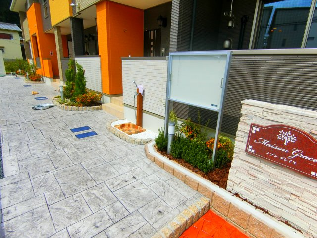 メゾングレイスのエントランス