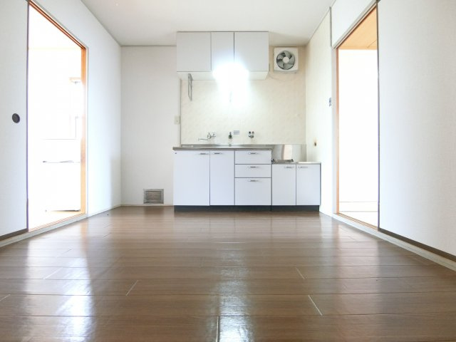 フォーリストハイムＡ棟の居間・リビング|別部屋の参考写真