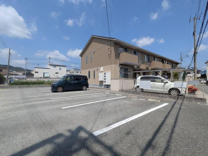 パークフロントMの駐車場