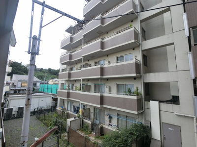 【展望】 | アドヴァンス本牧 | 目の前の建物とも一定の距離は取れているので、日当たり、風通し良好です。