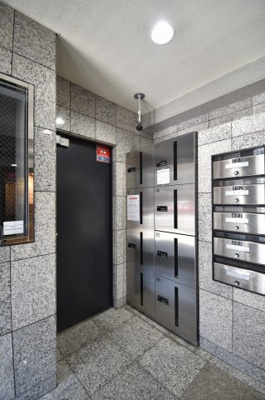 【その他共用部分】 | アドヴァンス本牧 | 不在時にもお荷物が受け取れる宅配ボックスです。