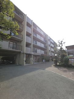 【外観】 | 洗面室とキッチンを繋ぐパントリーを設置し家事動線を確保。
4.3帖の納戸は子供部屋や書斎としてもお使いできます♪