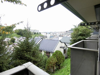 【展望】 | バルコニーからの眺望です♪2階のお部屋なので、バルコニーからの眺めも良好です！