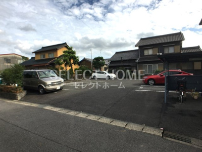 【駐車場】 | ハイステージ城山 | 車をお持ちの方に嬉しい駐車場付きの物件です