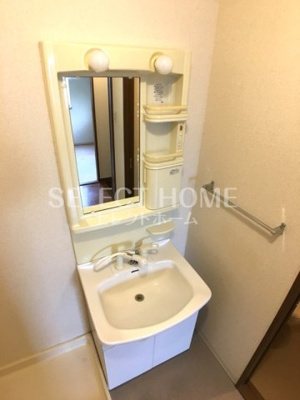 【独立洗面台】 | ハイステージ城山 | 独立洗面台、小物を置くことができて便利です