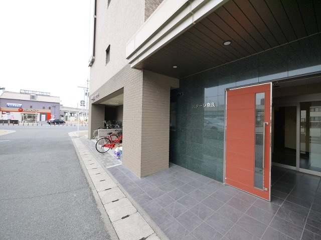 スターレ奈良のエントランス|毎日通るエントランスはこのようになっています