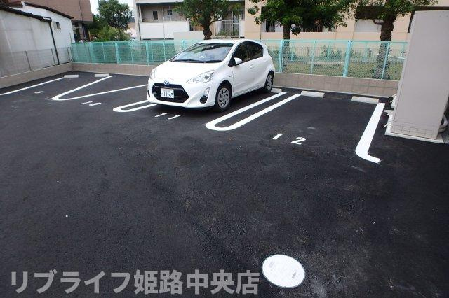 カーサ　カリーノの駐車場
