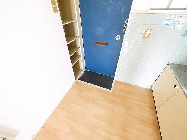ハイツ福の玄関|収納もある玄関です