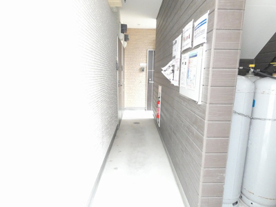 【エントランス】 | クローバーコート日比野