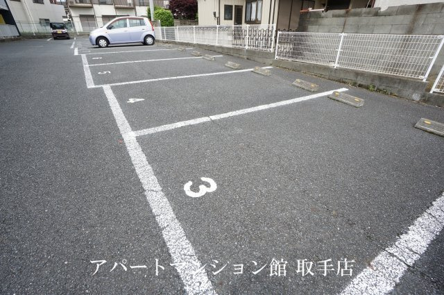 レオパレスベルエポックの駐車場