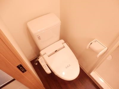 アークリード二条城北のトイレ|ウォシュレット付き