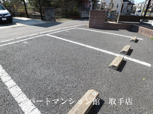 レオパレスふじしろの駐車場