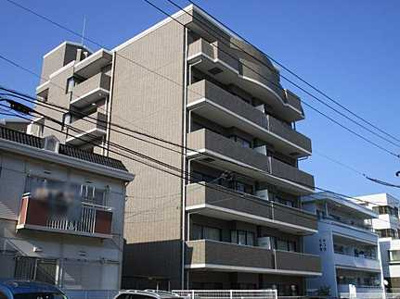 【外観】 | パークハイム牛田中 | 【耐震性】
耐震性の高さを判断するポイントは、
建築確認申請日が1981年6月1日以降の
新耐震基準に適合しているかどうか。
震度６程度の大地震でも
建物が崩壊しないレベルが基準になりました。