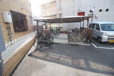 【その他共用部分】 | 大拓ハイツ１２ | 屋根付きの駐輪場です♪