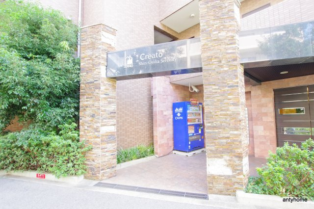 クレアート新大阪セレニティ　仲介手数料無料のエントランス