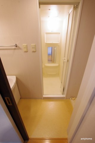 クレアート新大阪セレニティ　仲介手数料無料の洗面所