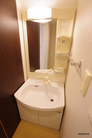 クレアート新大阪セレニティ　仲介手数料無料の洗面所