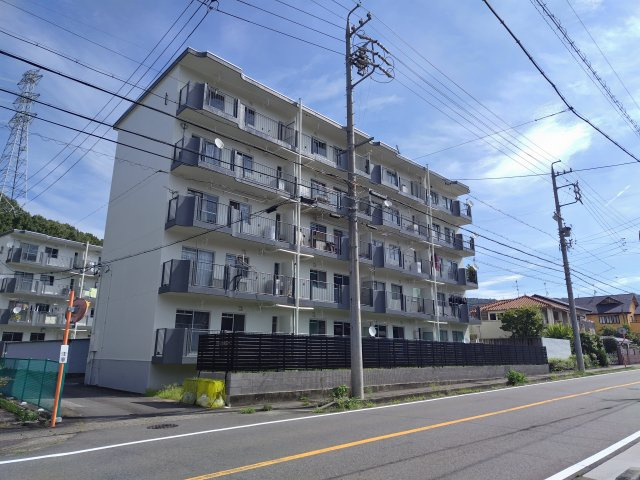 ５２８３５　東海三田洞ハイツの外観