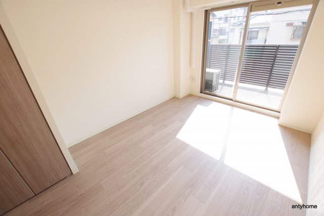 プレサンス新大阪ジェイズ　仲介手数料無料の洋室