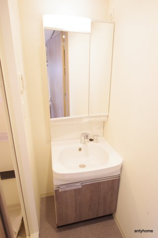 プレサンス新大阪ジェイズ　仲介手数料無料の洗面所