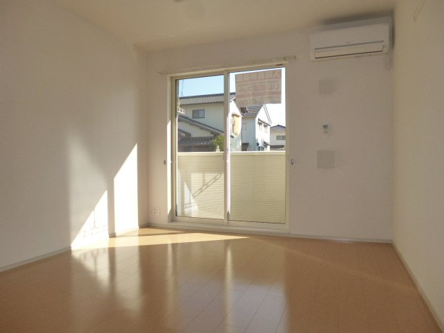 サンリット・ヒルの居間・リビング|洋室