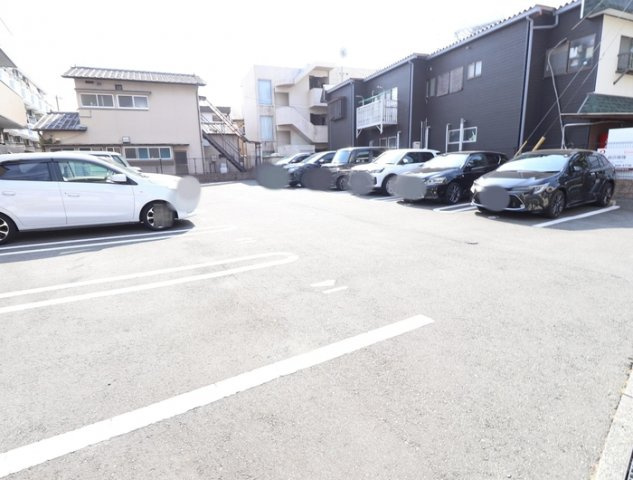 ルミエールＭの駐車場