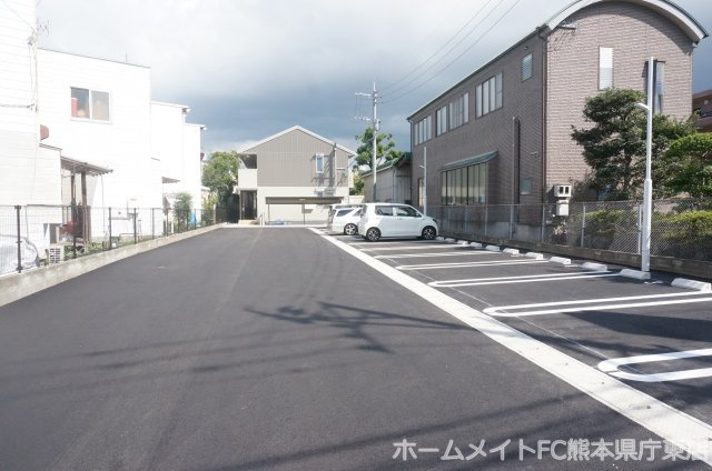 コンフィデンスK.S近見の駐車場
