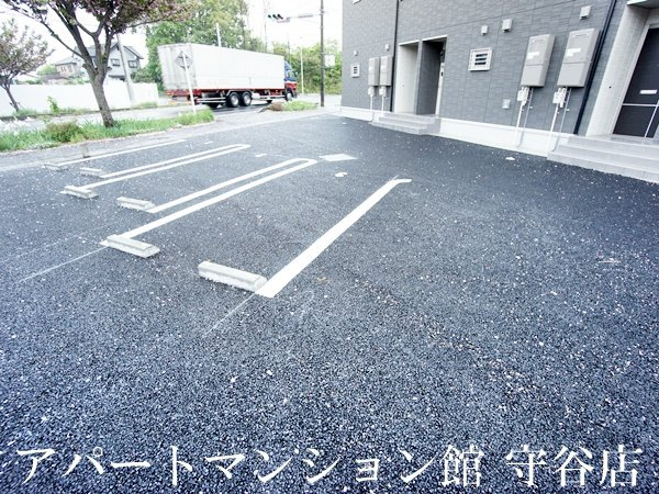 Green Forestの駐車場