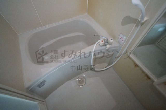 クオーレ宝塚の浴室