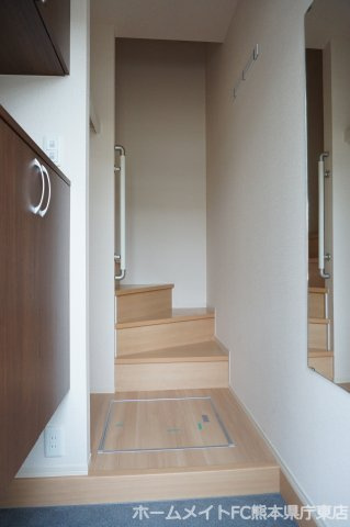 上益城郡益城町大字惣領のアパートの玄関