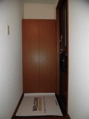 【玄関】 | ラ・マーシャB棟 | シンプルで使いやすい玄関です