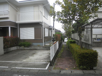 【前面道路含む現地写真】 | 隣接した歩道が東側にあります！