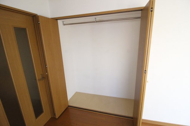 【収納】 | アパルト松崎 | 洋室6帖のクローゼット