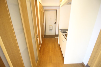 【内装】 | アパルト松崎 | 洋室から見た玄関