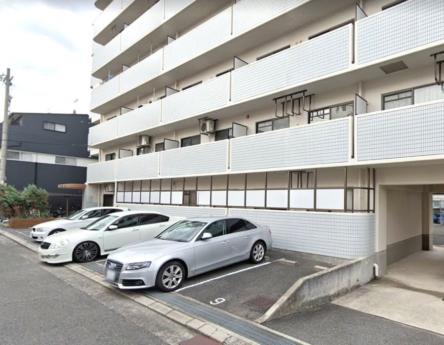 スカイハイツの駐車場