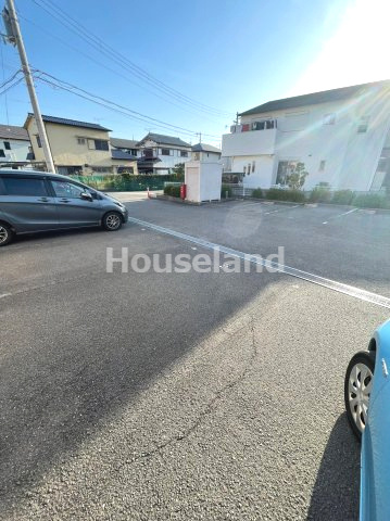 ルーチェ秋月の駐車場