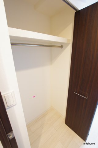 スワンズシティ新大阪ヴィーヴォ　仲介手数料無料の収納