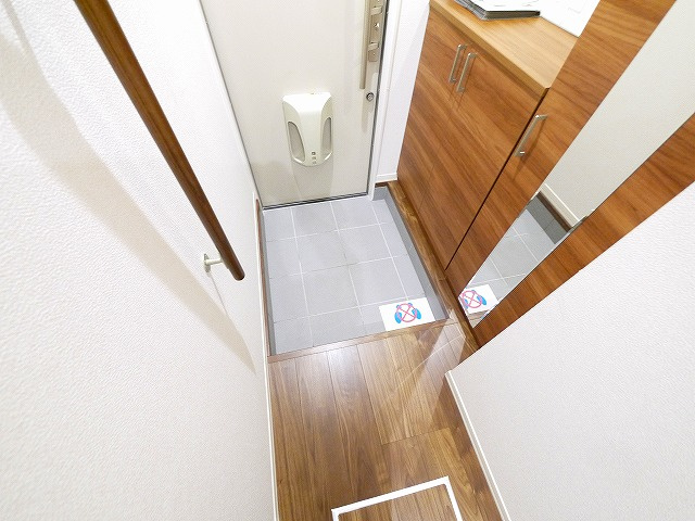 シャーメゾンハイメルの玄関|明るい玄関です